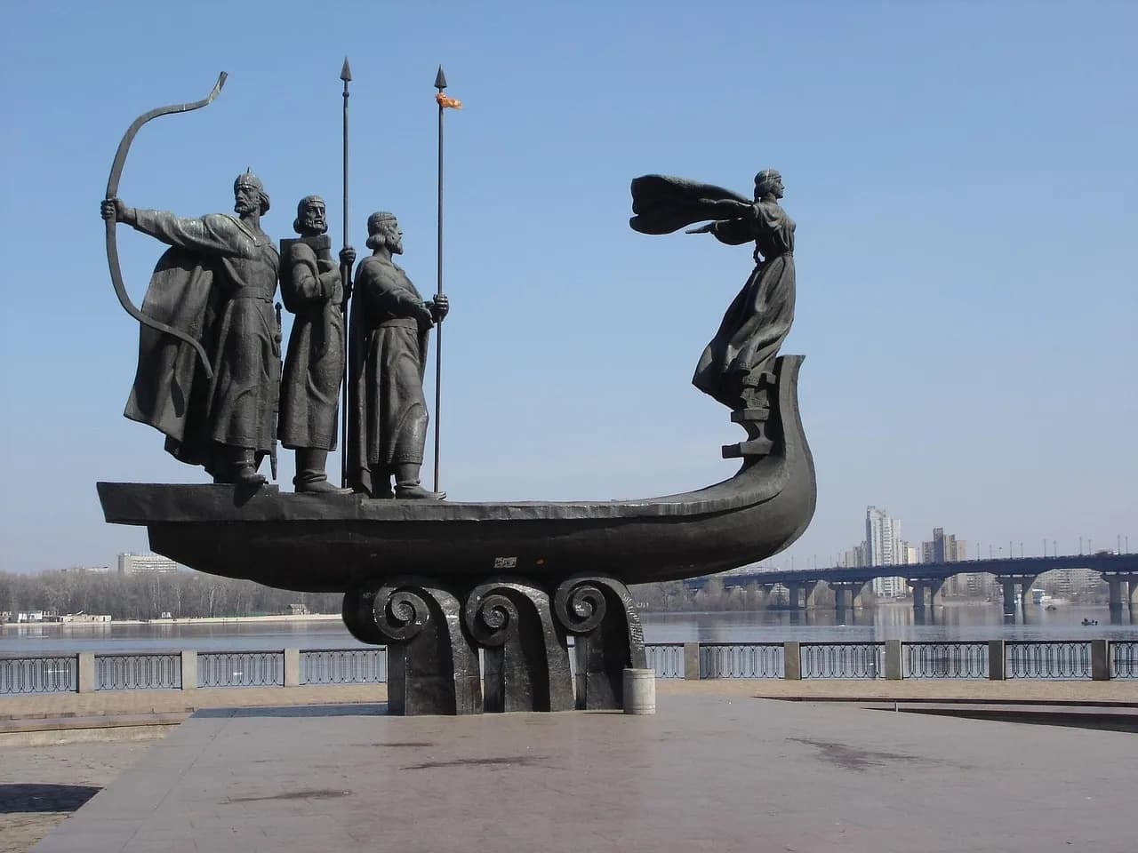 Россия нанесла массированный удар по Киеву: не менее 15 погибших